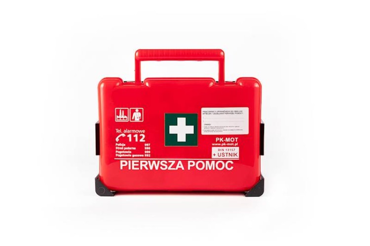 Apteczka BD 2 + ustnik, oraz z dodatkowym zestawem 42 plastrów - zdjęcie 3